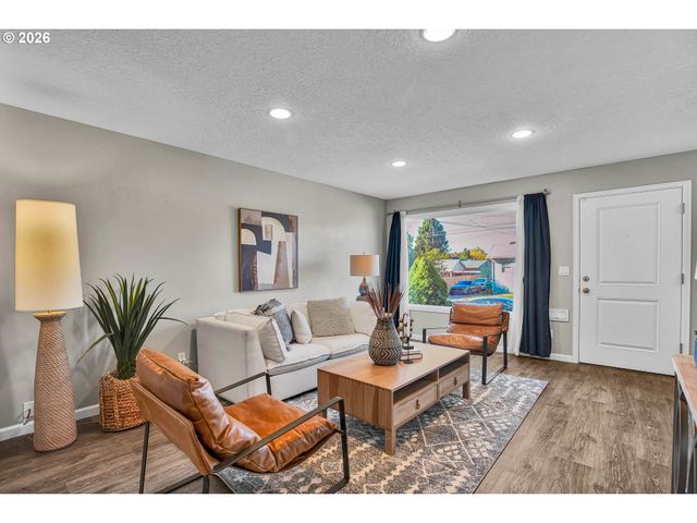 3724 Se SCHILLER St, Portland, OR 97202