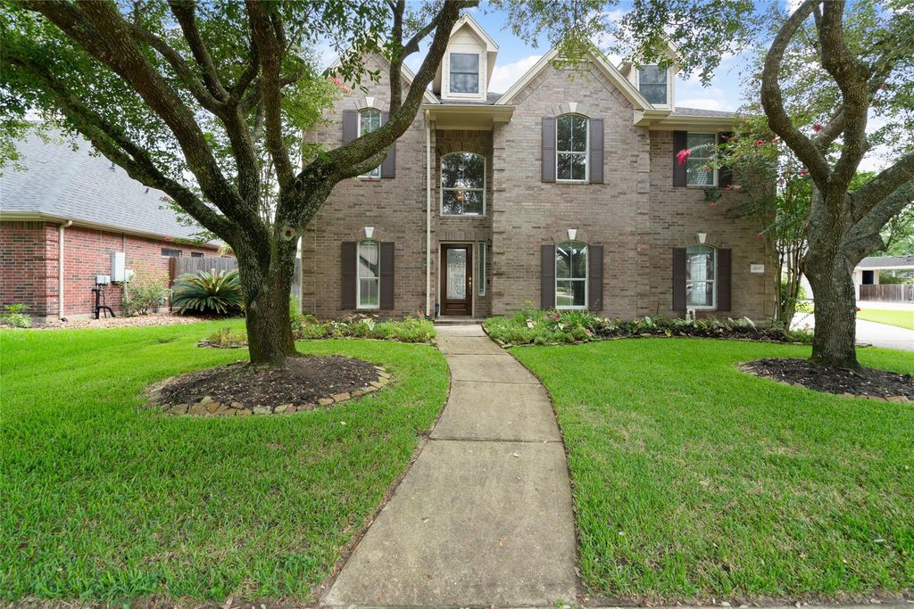 2829 Fairway Drive, Friendswood, TX 77546