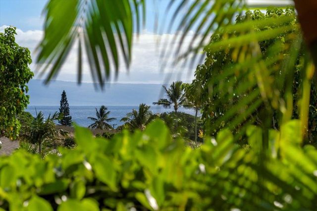 15 Kiohuohu Ln Apt 2, Lahaina, HI 96761