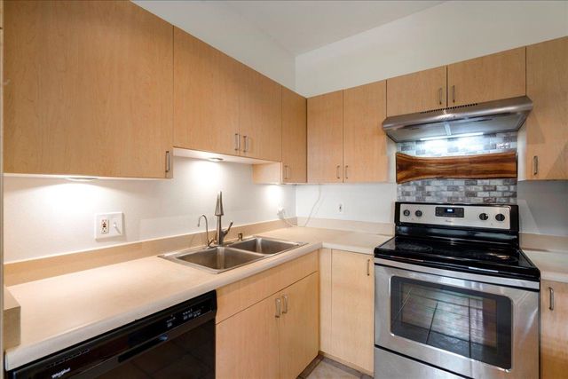 15 Kiohuohu Ln Apt 2, Lahaina, HI 96761