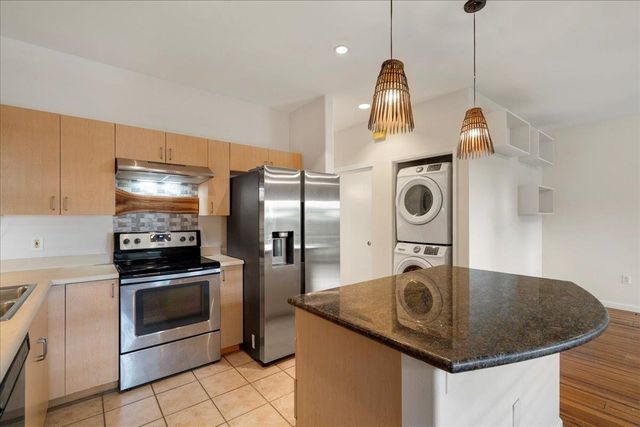 15 Kiohuohu Ln Apt 2, Lahaina, HI 96761