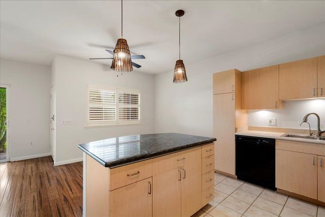 15 Kiohuohu Ln Apt 2, Lahaina, HI 96761