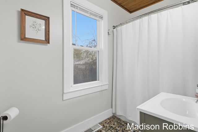 142 Meerse Street SE, Grand Rapids, MI 49507