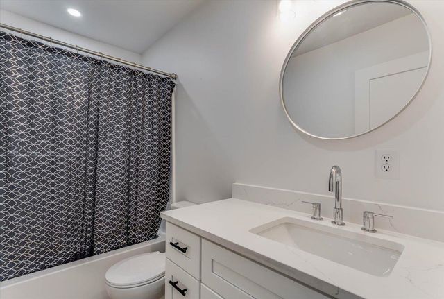 113 S Sycamore, Valley Center, KS 67147