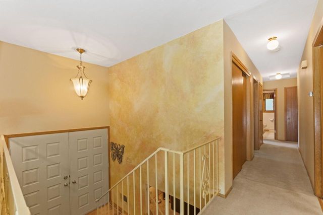 904 Lynne COURT, Waukesha, WI 53186