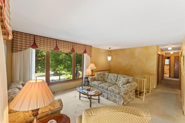 904 Lynne COURT, Waukesha, WI 53186