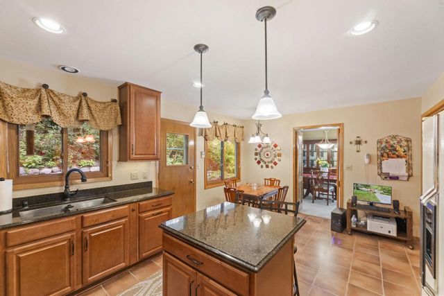 904 Lynne COURT, Waukesha, WI 53186