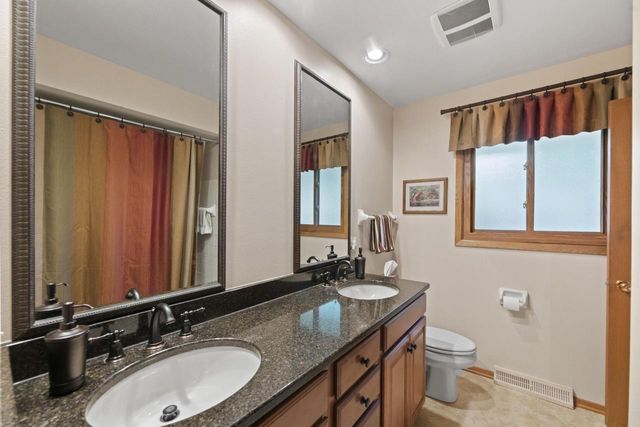 904 Lynne COURT, Waukesha, WI 53186