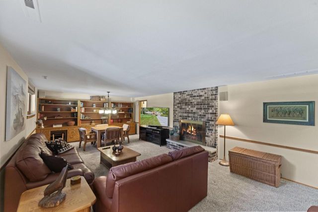 904 Lynne COURT, Waukesha, WI 53186