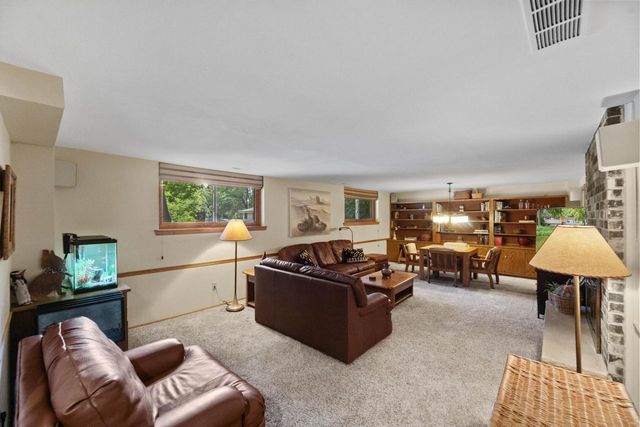 904 Lynne COURT, Waukesha, WI 53186