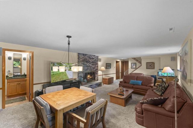 904 Lynne COURT, Waukesha, WI 53186