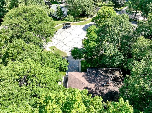 904 Lynne COURT, Waukesha, WI 53186