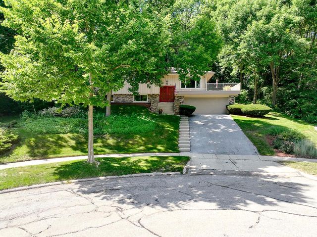 904 Lynne COURT, Waukesha, WI 53186