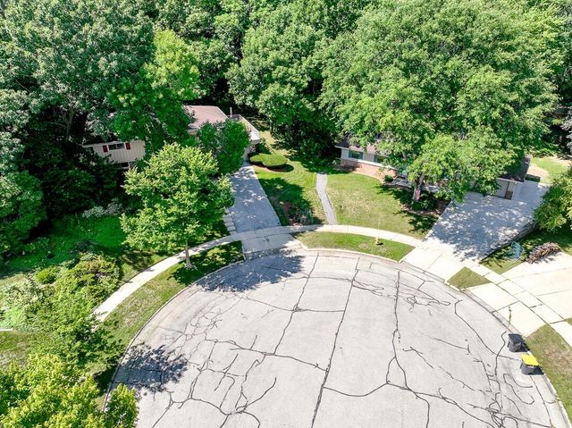 904 Lynne COURT, Waukesha, WI 53186