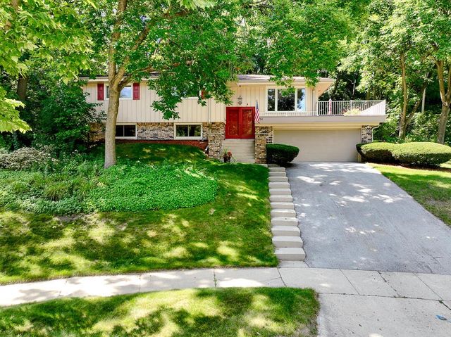 904 Lynne COURT, Waukesha, WI 53186