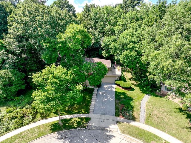 904 Lynne COURT, Waukesha, WI 53186