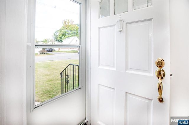 218 Hickory Avenue, Bergenfield, NJ 07621