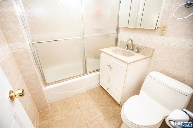 218 Hickory Avenue, Bergenfield, NJ 07621