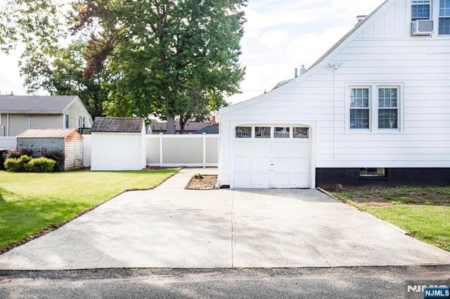 218 Hickory Avenue, Bergenfield, NJ 07621