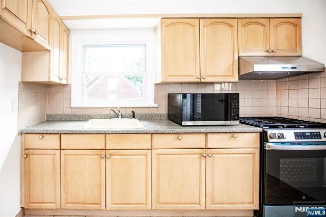 218 Hickory Avenue, Bergenfield, NJ 07621