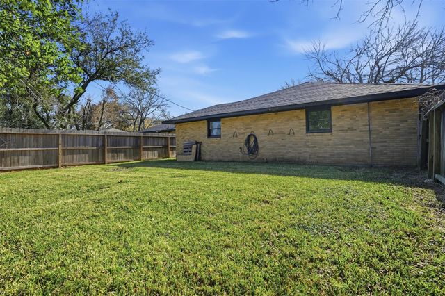 612 Sunset Lane, La Marque, TX 77568