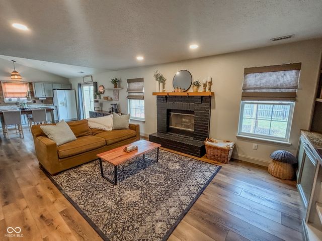 332 Brixton Woods East Drive, Pittsboro, IN 46167