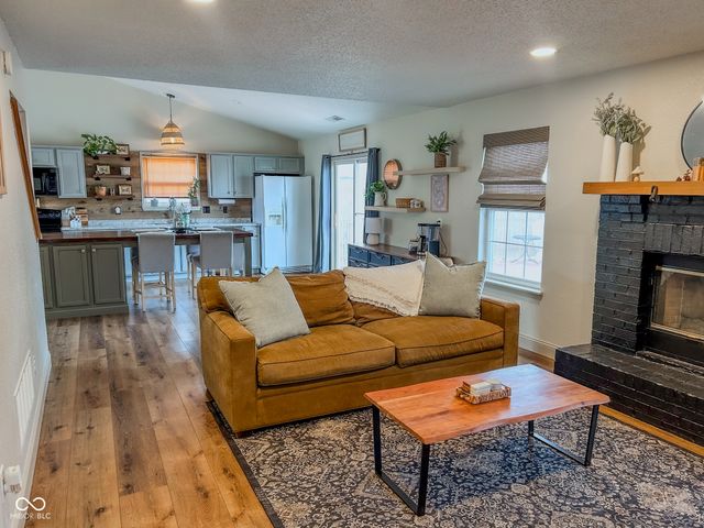 332 Brixton Woods East Drive, Pittsboro, IN 46167