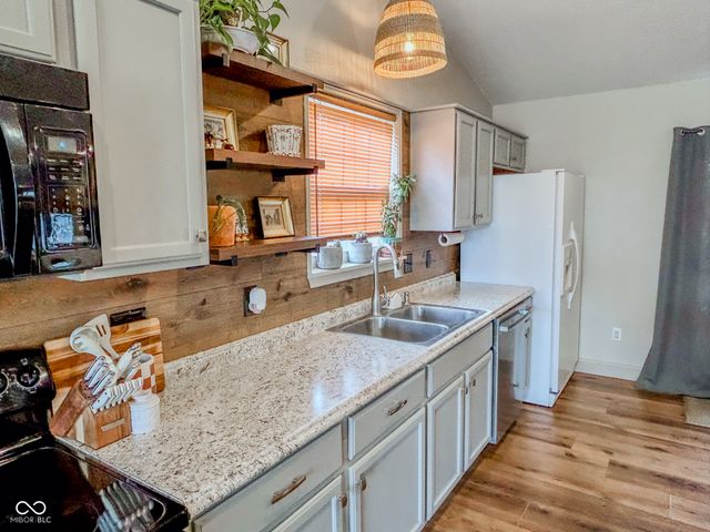 332 Brixton Woods East Drive, Pittsboro, IN 46167