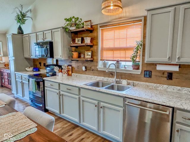 332 Brixton Woods East Drive, Pittsboro, IN 46167