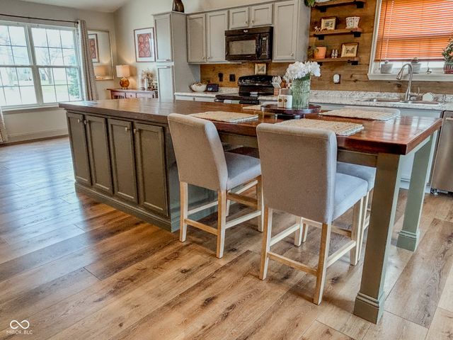 332 Brixton Woods East Drive, Pittsboro, IN 46167