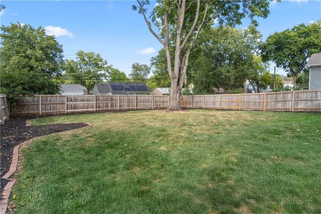 2004 W 72nd Terrace, Prairie Village, KS 66208