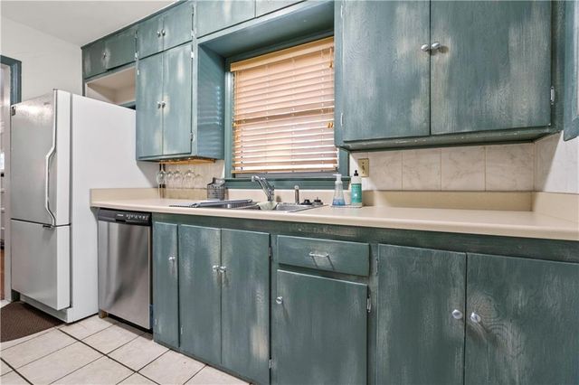 2004 W 72nd Terrace, Prairie Village, KS 66208