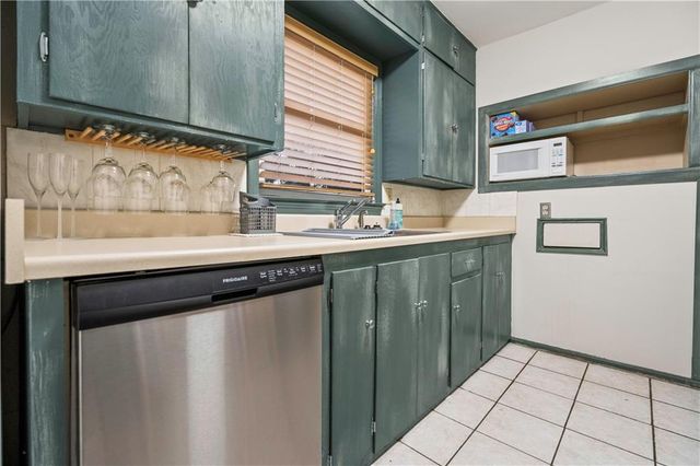 2004 W 72nd Terrace, Prairie Village, KS 66208