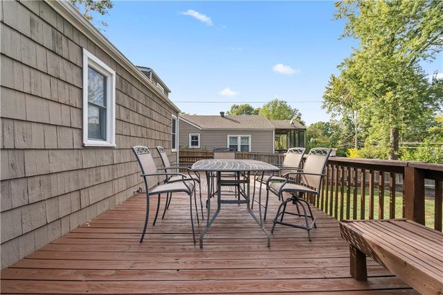 2004 W 72nd Terrace, Prairie Village, KS 66208