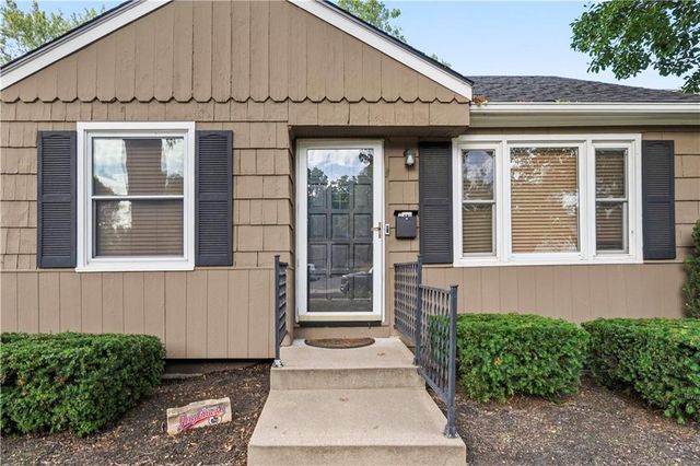 2004 W 72nd Terrace, Prairie Village, KS 66208