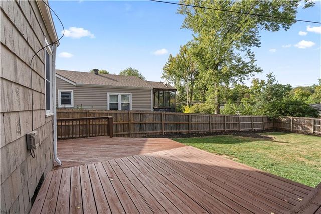 2004 W 72nd Terrace, Prairie Village, KS 66208