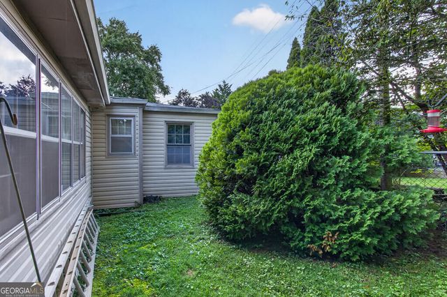 959 Hillcrest Drive, Mccaysville, GA 30555
