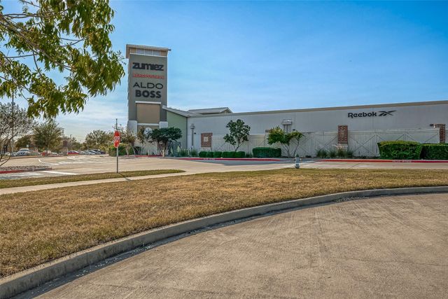 15314 Chestnut Falls Drive, Cypress, TX 77433