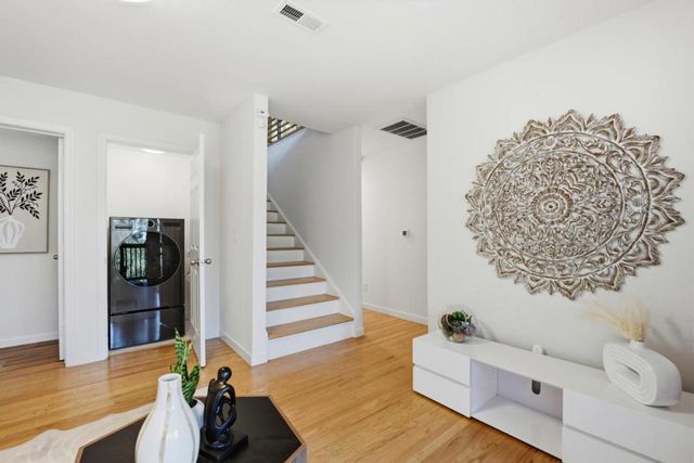 2323 Mastlands Drive, Oakland, CA 94611