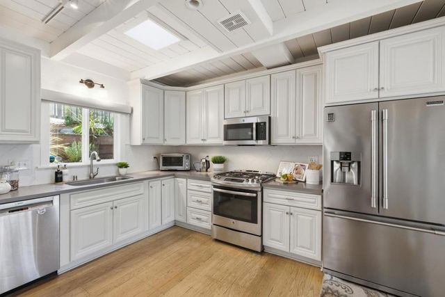 2323 Mastlands Drive, Oakland, CA 94611