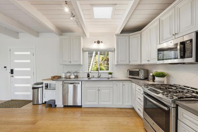 2323 Mastlands Drive, Oakland, CA 94611