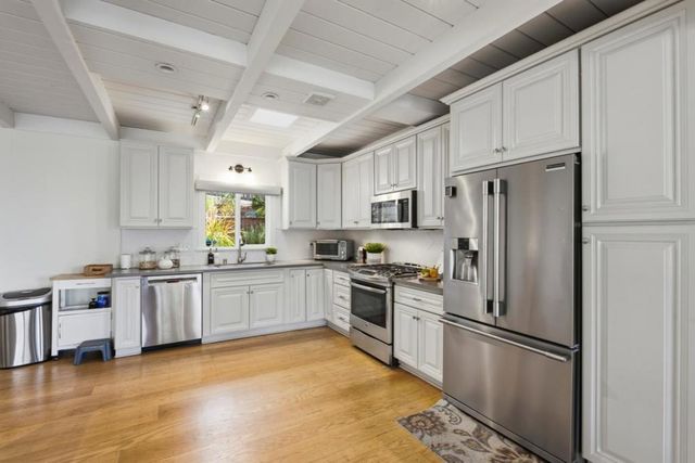 2323 Mastlands Drive, Oakland, CA 94611