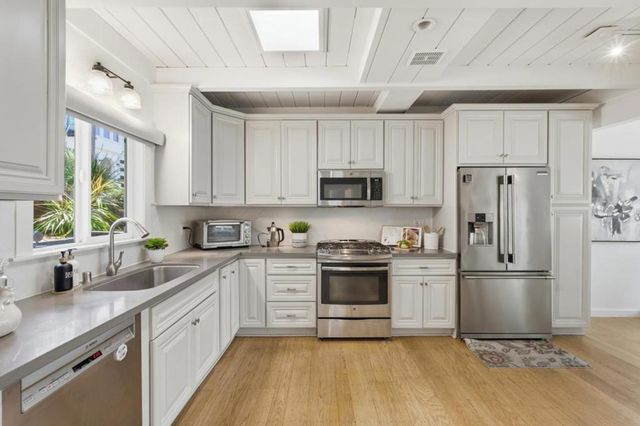 2323 Mastlands Drive, Oakland, CA 94611