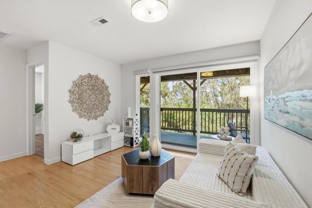 2323 Mastlands Drive, Oakland, CA 94611