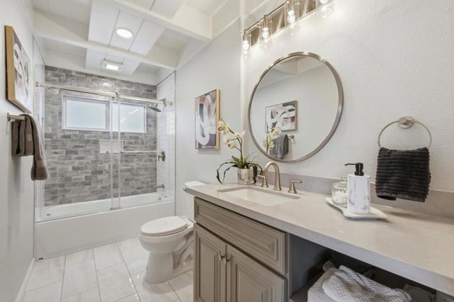 2323 Mastlands Drive, Oakland, CA 94611