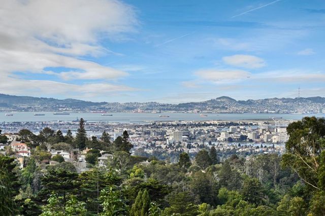 2323 Mastlands Drive, Oakland, CA 94611