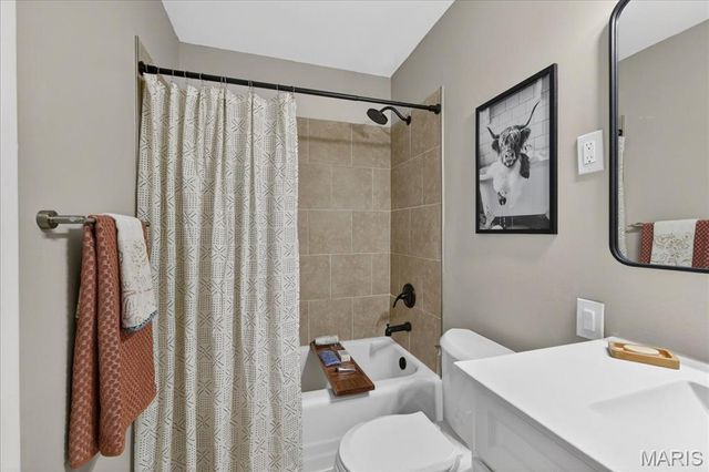 2370 Hawthorne Manor Drive, Florissant, MO 63031