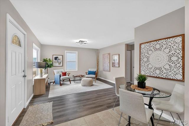 2370 Hawthorne Manor Drive, Florissant, MO 63031