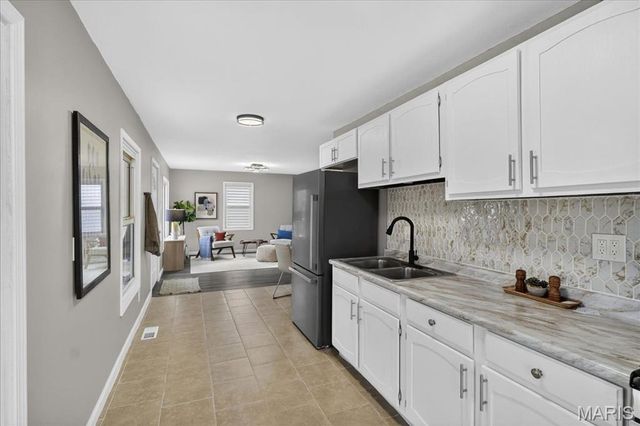 2370 Hawthorne Manor Drive, Florissant, MO 63031