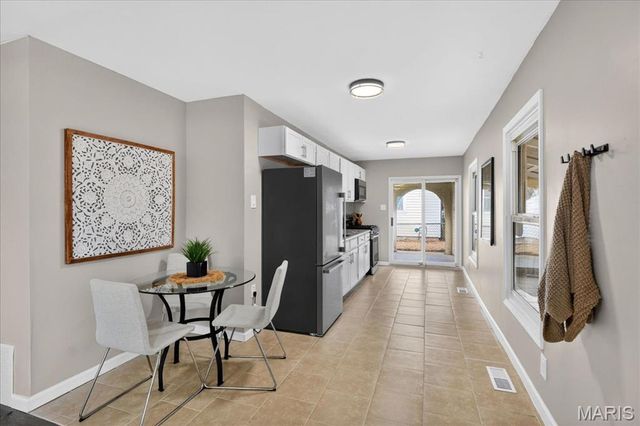 2370 Hawthorne Manor Drive, Florissant, MO 63031